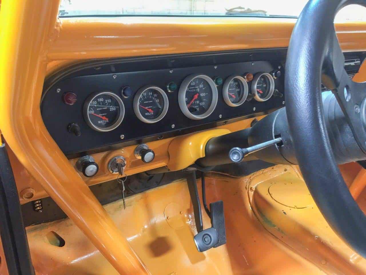 Guy Thomas 1971 Ford F350 instrument cluster